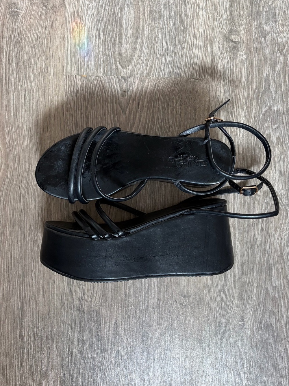 Truffle Collection Black Platform Strappy Sandal - Size 5